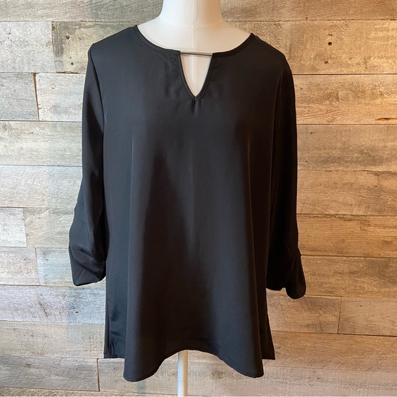 🛍️3/$30 Larry Levine women’s black billowy roll tab sleeve blouse size medium‎ - Picture 1 of 9